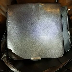 Louis Vuitton Taiga Viktor Messenger Bag